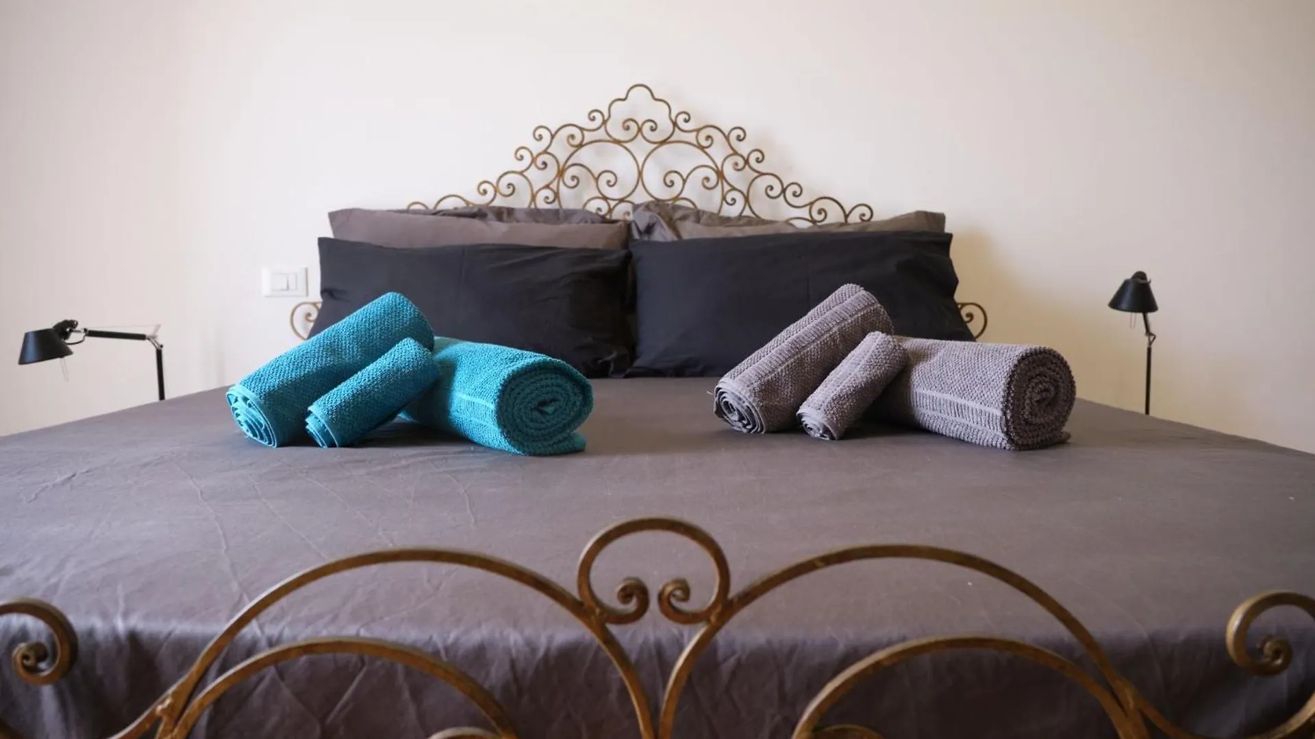 Amira Home contacts